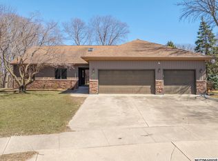 80 Ridge Rd, Mason City, IA 50401