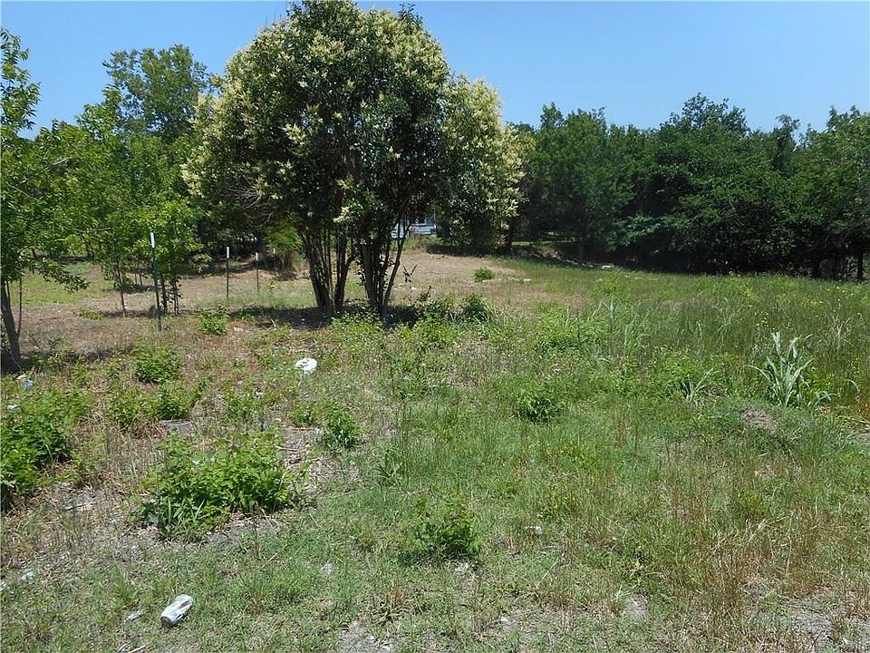 2nd image of 823 Givens Ln