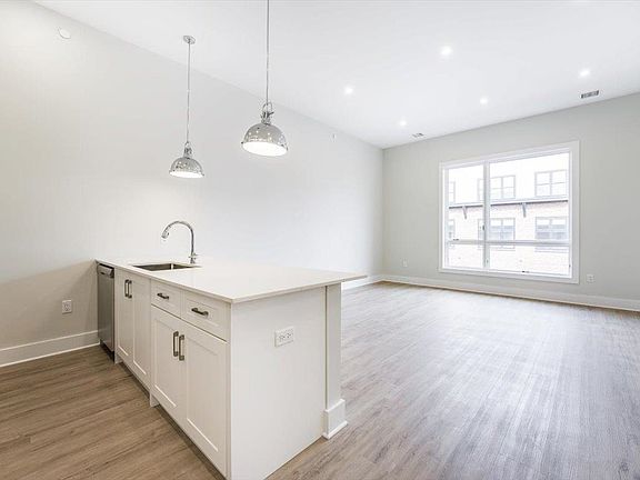 4th image of 667-665 Grand St #403