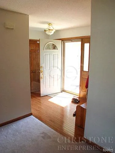 3 bed, 3.0 bath, 2834 sqft, $2,450 — Photo 2