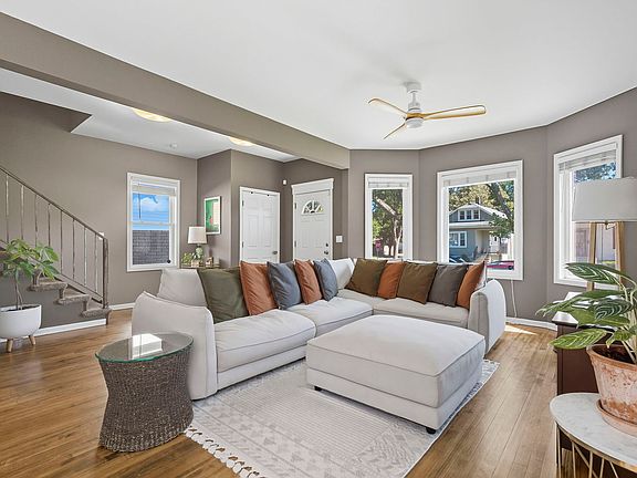 4th image of 3756 N Newcastle Ave