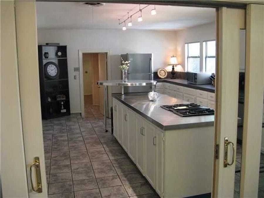 1st image of 2828 Jamestown Way