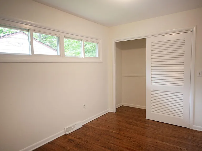 204 Hazelwood Dr — Photo 13