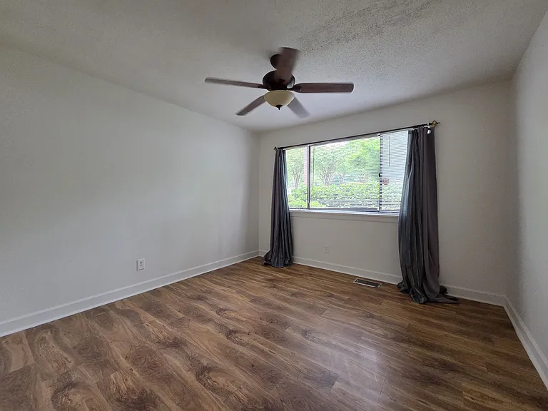 23 Longbow Ct — Photo 6