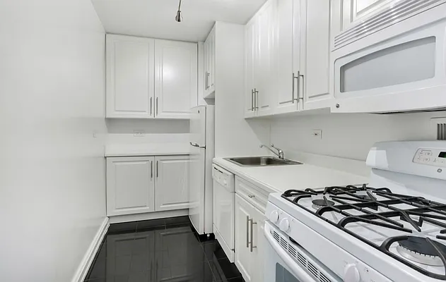 Rented by Anchor Associates | media 23