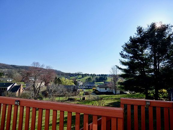 5th image of 210 Lakeview Dr