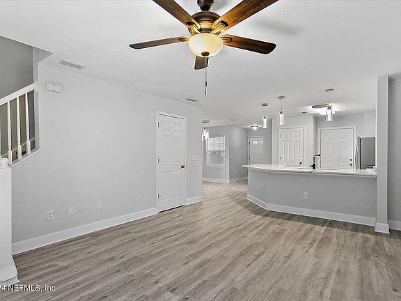 3rd image of 8550 ARGYLE BUSINESS Loop #502