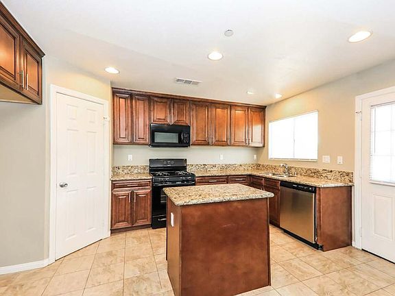 4th image of 4439 Laramie Ave #2007