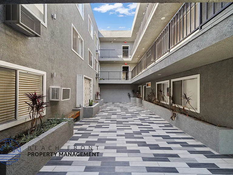 229 S. Normandie Ave. — Photo 22