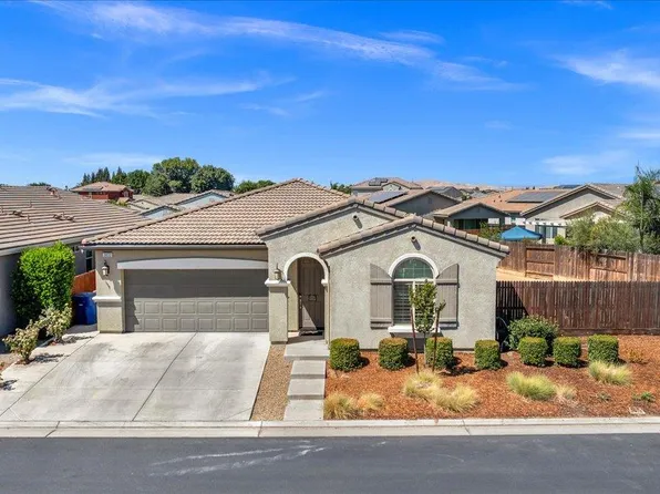 3833 Hannah Ln, Clovis, CA 93619