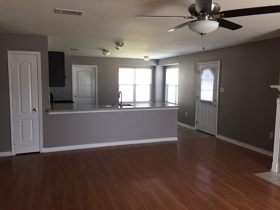 2nd image of 600 Betsy Ross Ct #1