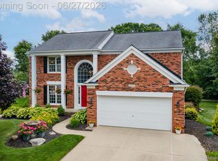 3715 Rolling Hills Ct, Orion, MI 48359