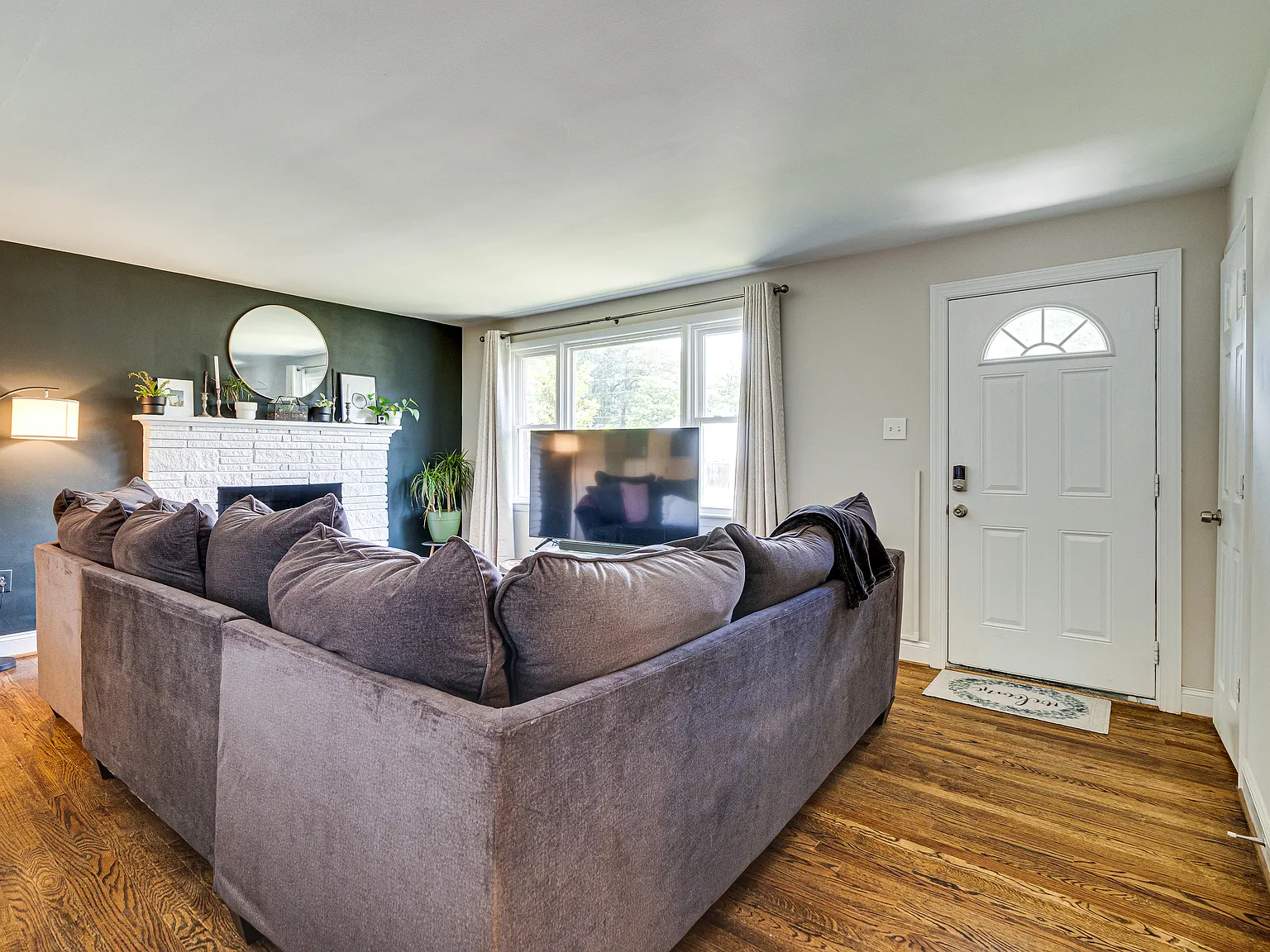3 bed, 2.5 bath, 2250 sqft, $3,000 — Photo 2