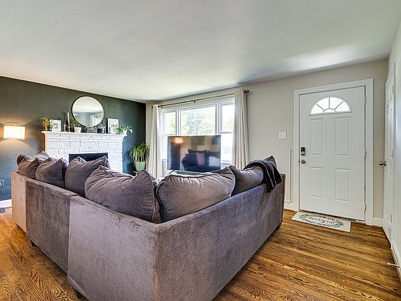 2nd image of 7905 Elmwood Ln