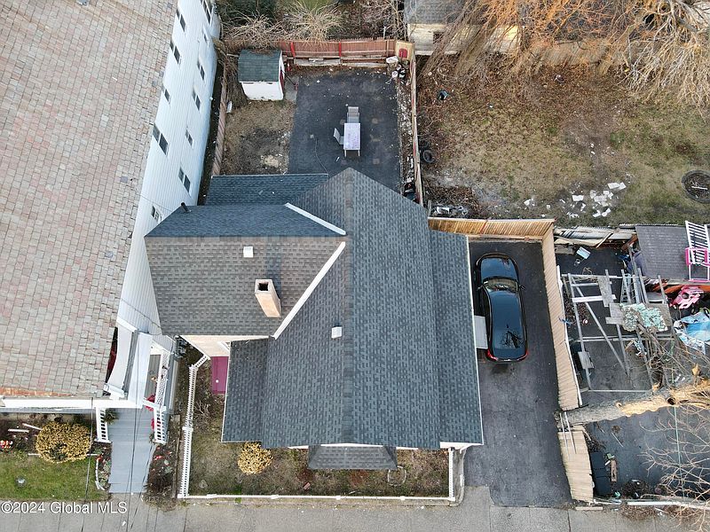 5th image of 1583 Becker Street