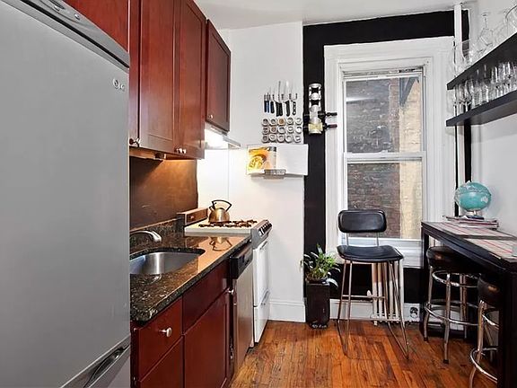 3rd image of 43 Jane St APT 4R