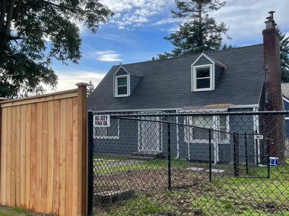 1048 NE 117th St, Seattle, WA 98125