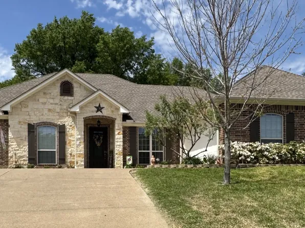 228 Heritage Ct, Lindale, TX 75771