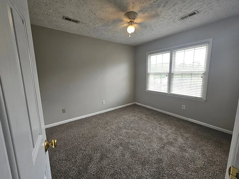 409 Shamus Ct — Photo 18