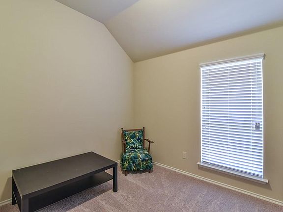5th image of 117 Honeysuckle Ln