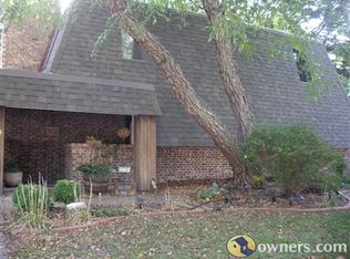 2843 Oregon Ln, Manhattan, KS 66502