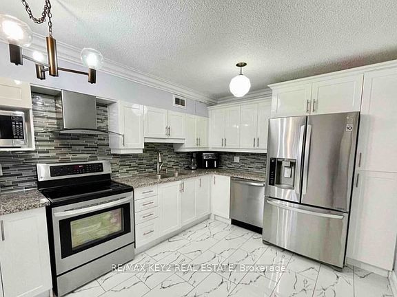 5th image of 140 Ling Rd #88