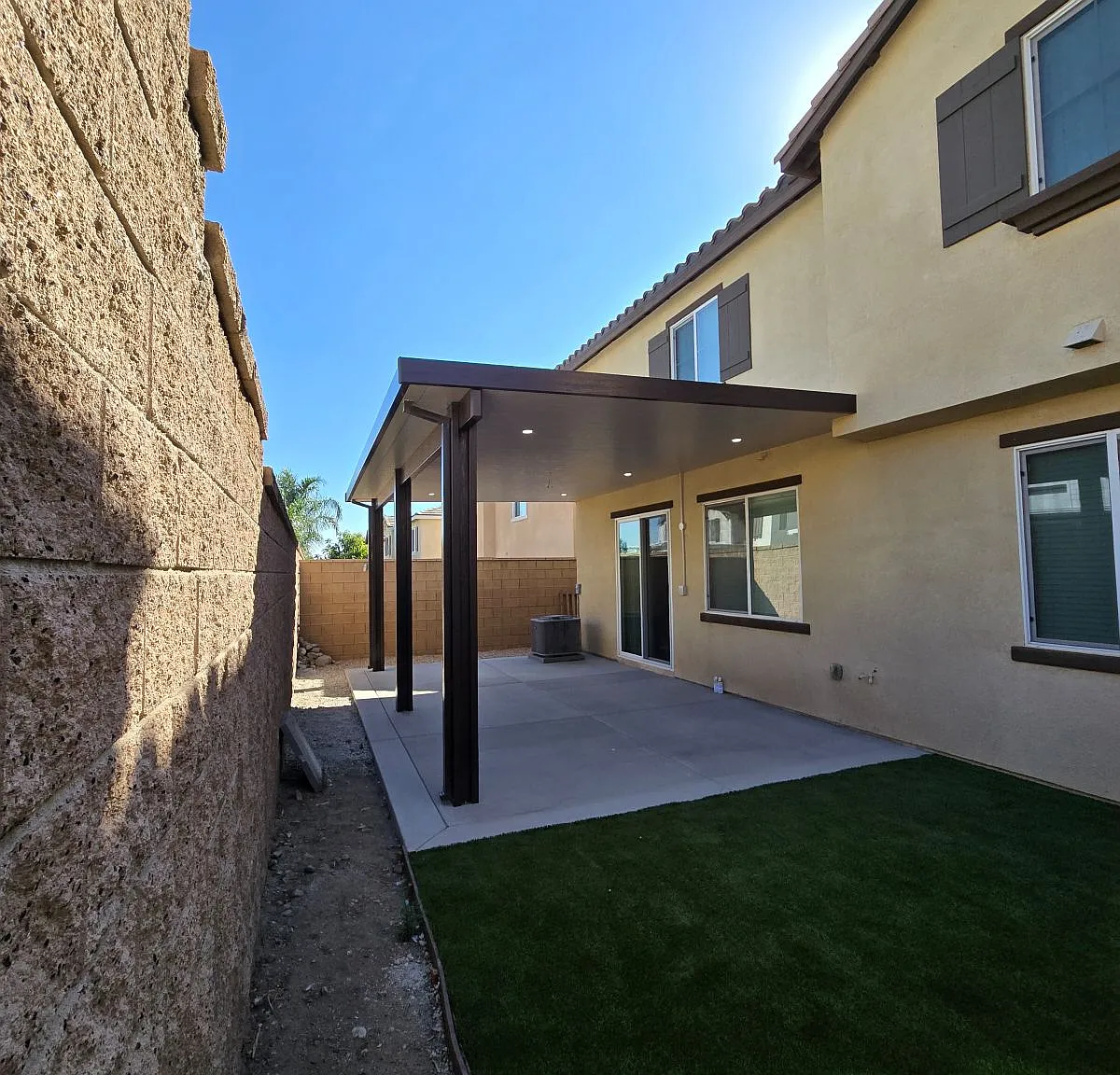4 bed, 2.5 bath, 2571 sqft, $4,000 — Photo 4