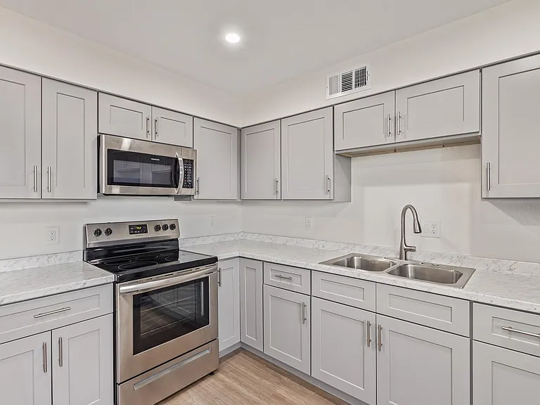 1438 E Broadway Rd — Photo 5