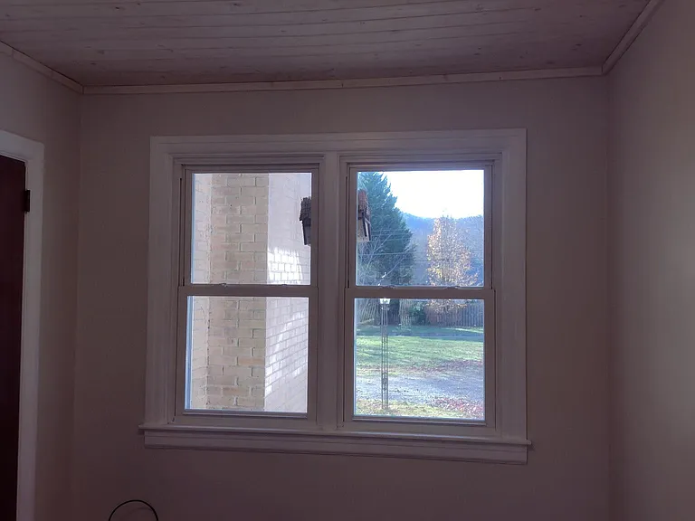 Office/den off of dining room 12'x 8'