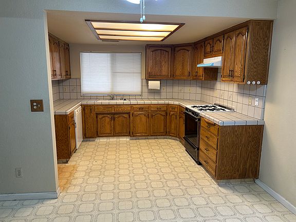 4th image of 2825 E Parker Ct