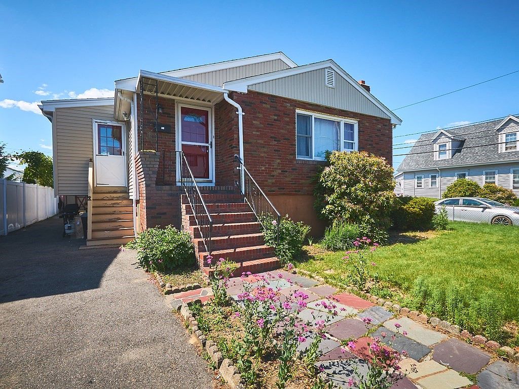 74 Sigourney St, Revere, MA 02151 Zillow