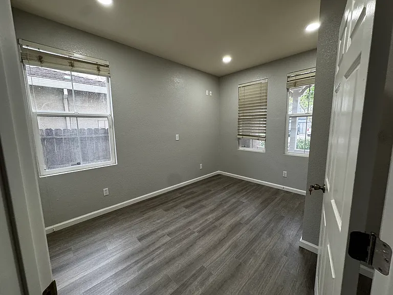 4361 Tahama Ln — Photo 5