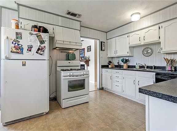 5th image of 1424 Redwood Dr