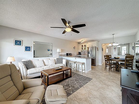 3rd image of 800 SW 11th Avenue #12