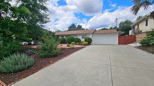 657 Aurora Dr Photo 1