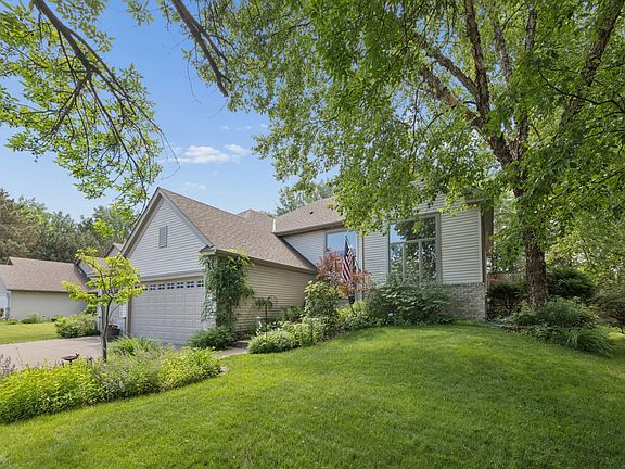 3rd image of 638 Oakwood Dr