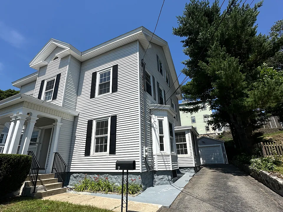 7 Buxton Ct