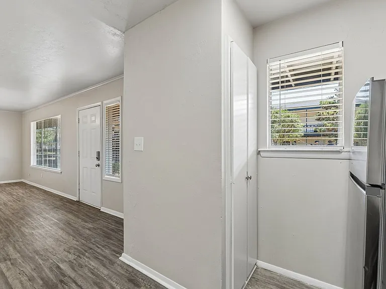 Terraces at Nichols Hills Renovated Two-Bedrooms — Photo 23