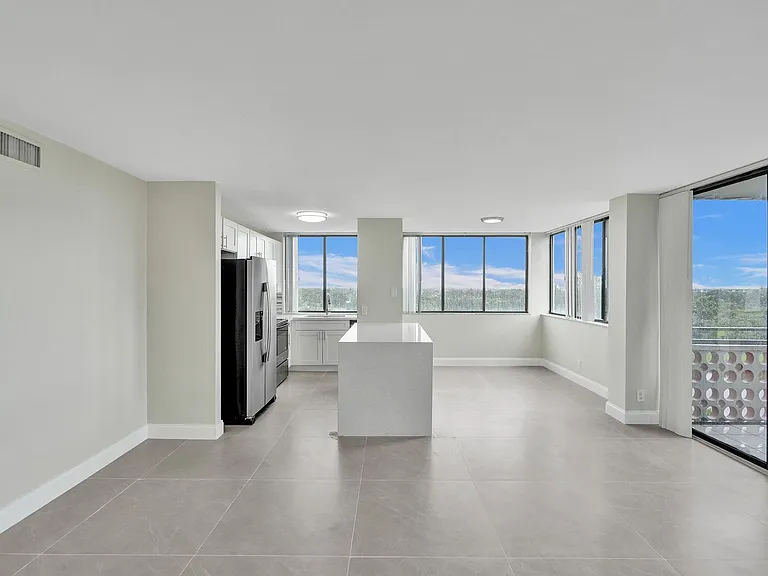 4222 Inverrary Blvd — Photo 8