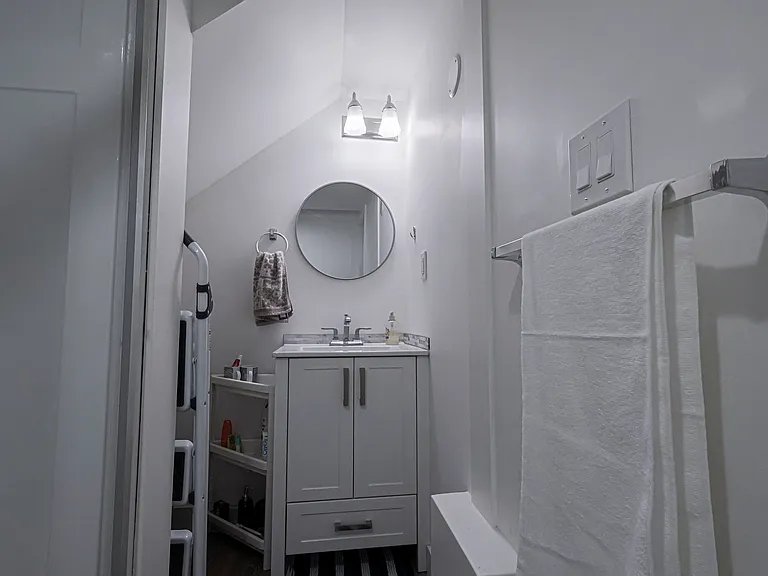 1704 Keene Cres SW — Photo 33