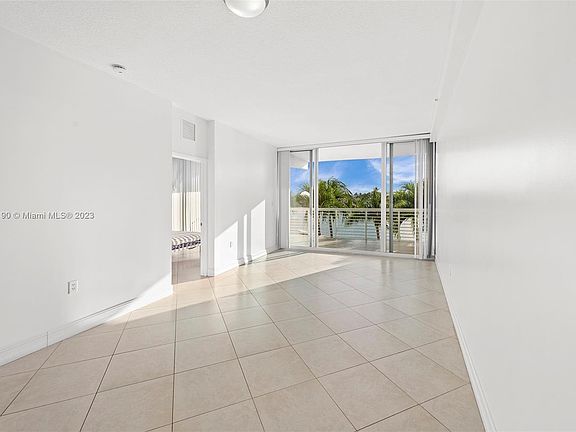 4th image of 6582 Indian Creek Dr