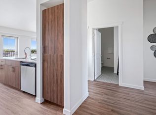 3060 NW 7th St #E404, Redmond, OR 97756