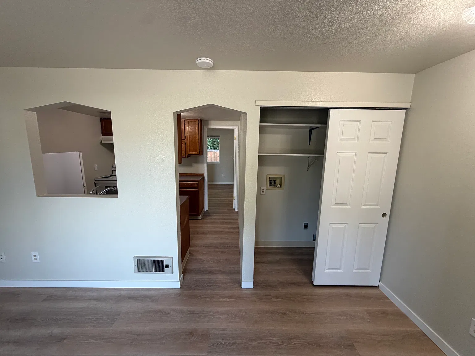 1 bed, 500 sqft, $1,050 — Photo 3