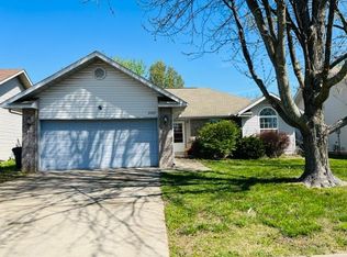 3707 W Kay Pointe Blvd, Springfield, MO 65802