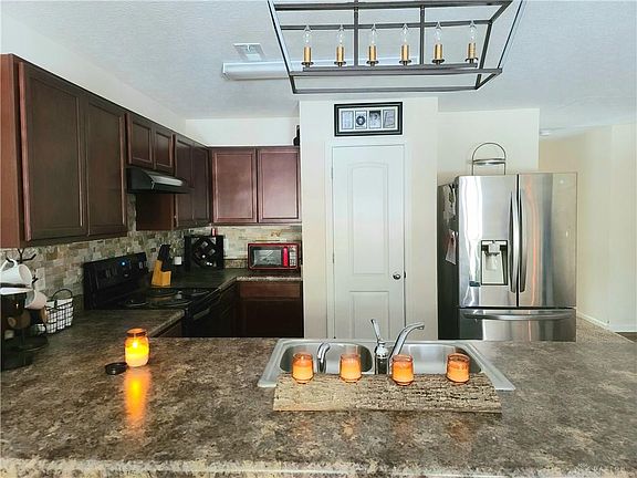 5th image of 115 Hill Cir