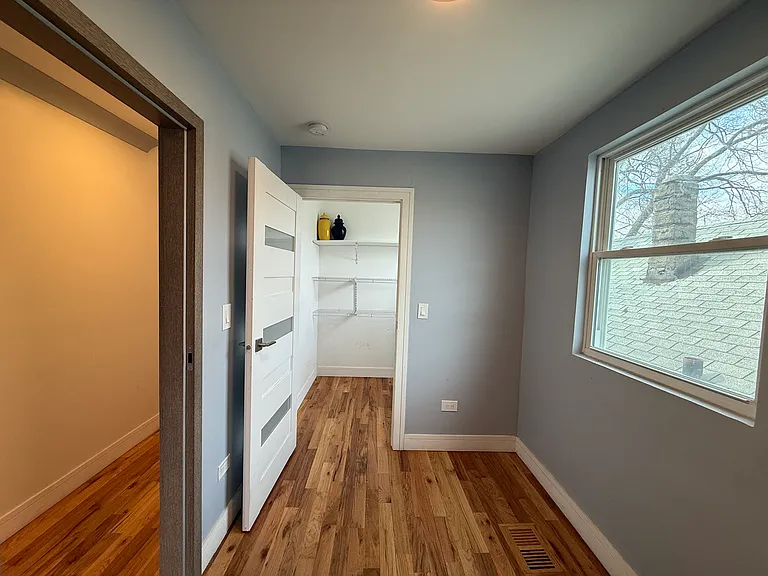 5942 S Justine St — Photo 12
