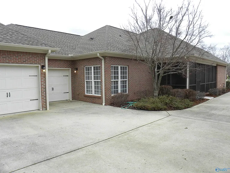 54 Belmont Pl — Photo 31