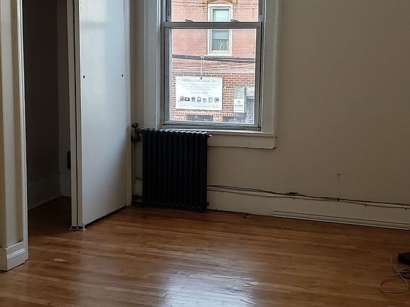 4th image of 5-28 50th Ave #2B
