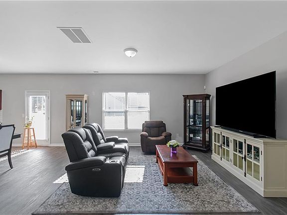 5th image of 411 Bandelier Cir