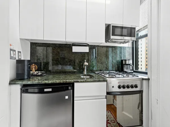 339 East 58th Street 9B image 3 of 6